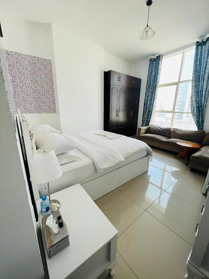 Private Room In 2Br Apartment Dubái Exterior foto