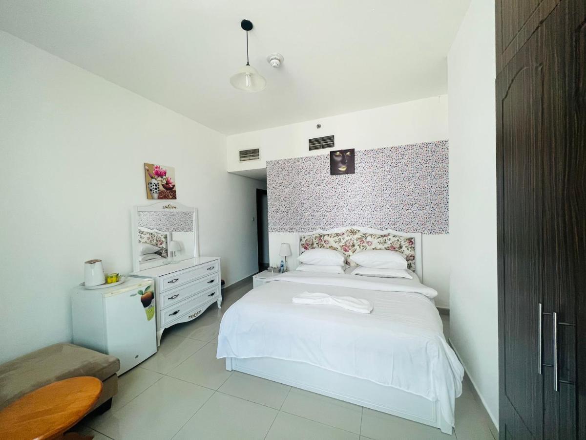 Private Room In 2Br Apartment Dubái Exterior foto